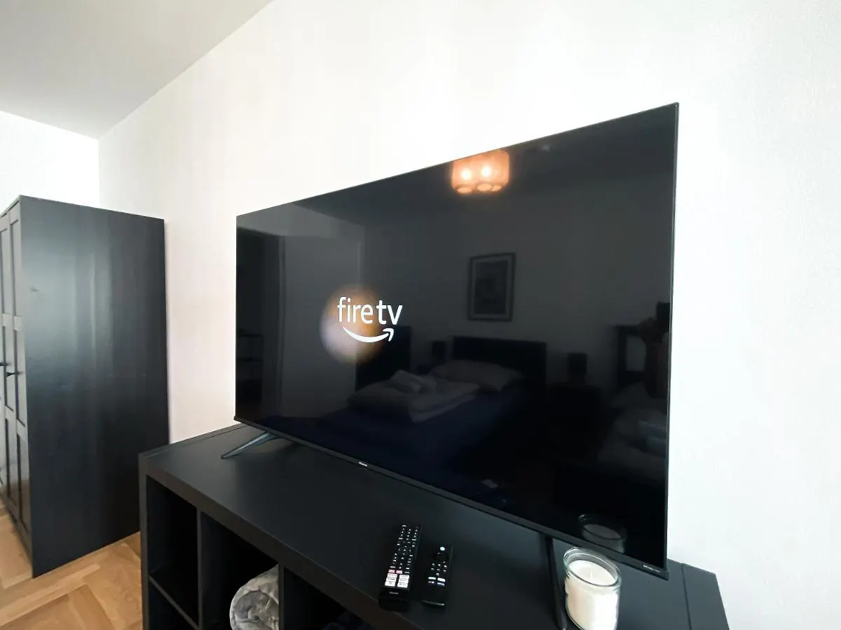 Zentrale Ferienwohnung Mit Parkplatz, 2 Schlafzimmern, Kueche, Waschmaschine & Balkon Lipsia Appartamento