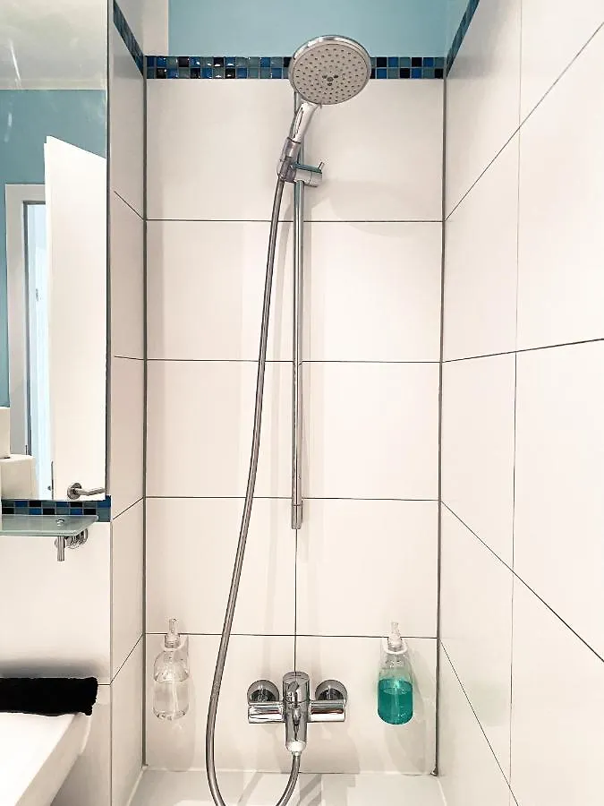 Appartamento Zentrale Ferienwohnung Mit Parkplatz, 2 Schlafzimmern, Kueche, Waschmaschine & Balkon Lipsia Germania