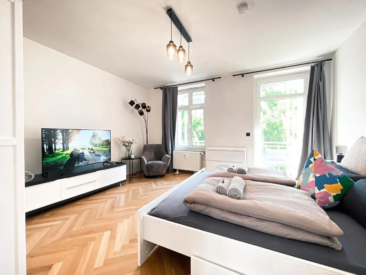 Appartamento Zentrale Ferienwohnung Mit Parkplatz, 2 Schlafzimmern, Kueche, Waschmaschine & Balkon Lipsia