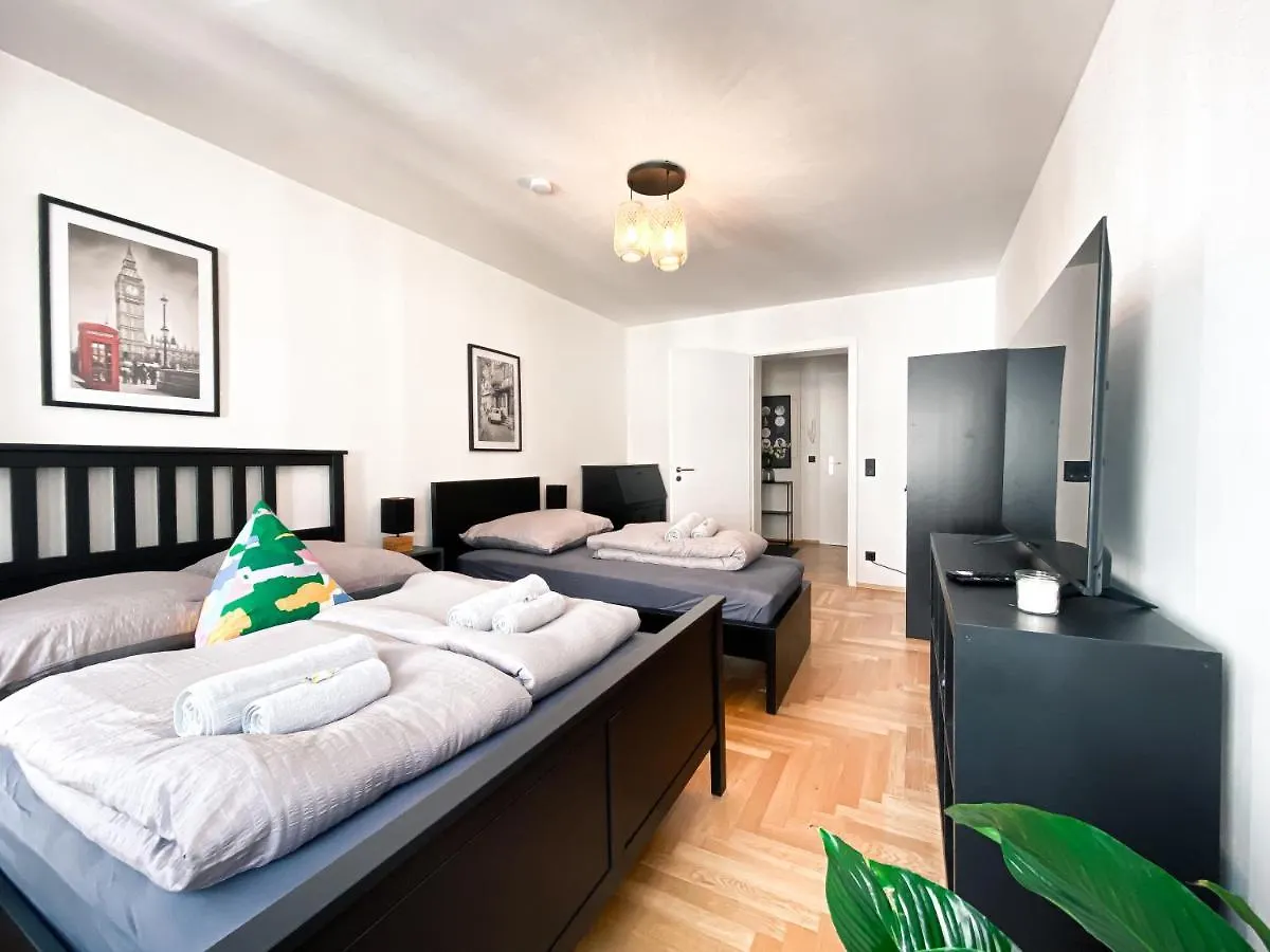 Apartment Zentrale Ferienwohnung Mit Parkplatz, 2 Schlafzimmern, Kueche, Waschmaschine & Balkon Leipzig
