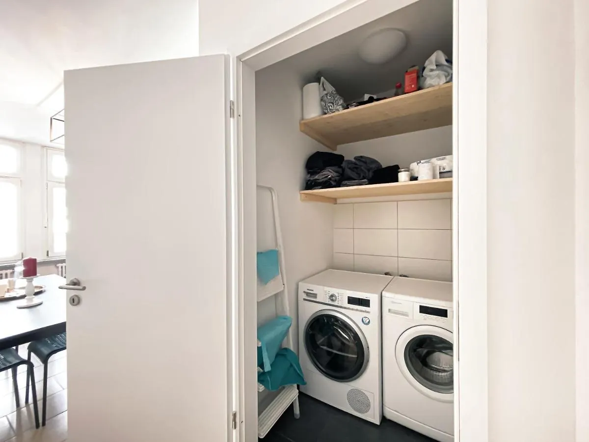 Zentrale Ferienwohnung Mit Parkplatz, 2 Schlafzimmern, Kueche, Waschmaschine & Balkon Leipzig Apartment