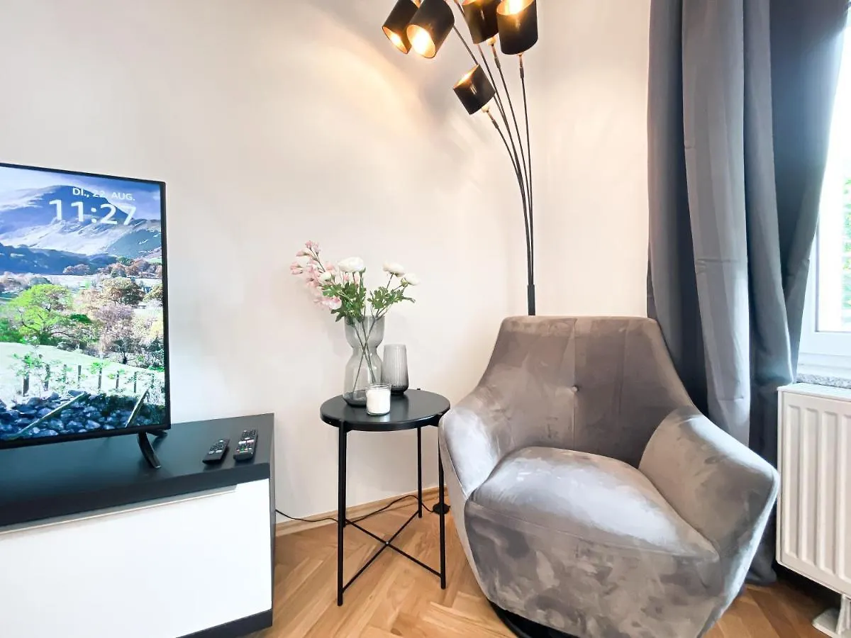 Apartment Zentrale Ferienwohnung Mit Parkplatz, 2 Schlafzimmern, Kueche, Waschmaschine & Balkon Leipzig Deutschland