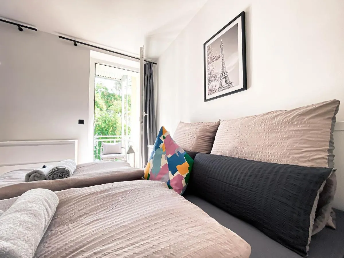 Zentrale Ferienwohnung Mit Parkplatz, 2 Schlafzimmern, Kueche, Waschmaschine & Balkon Leipzig Deutschland